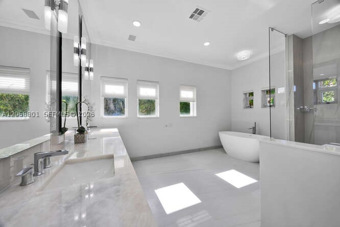 621 N Mashta Dr Key Biscayne, FL 33149