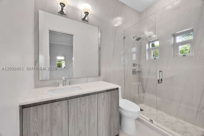621 N Mashta Dr Key Biscayne, FL 33149