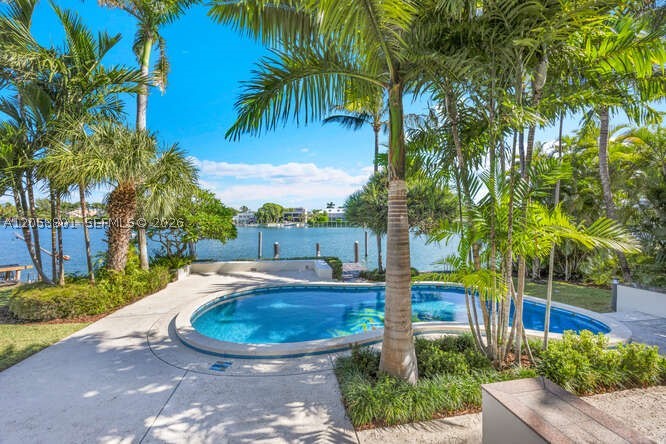 621 N Mashta Dr Key Biscayne, FL 33149