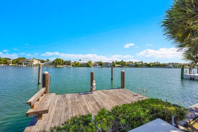 621 N Mashta Dr Key Biscayne, FL 33149