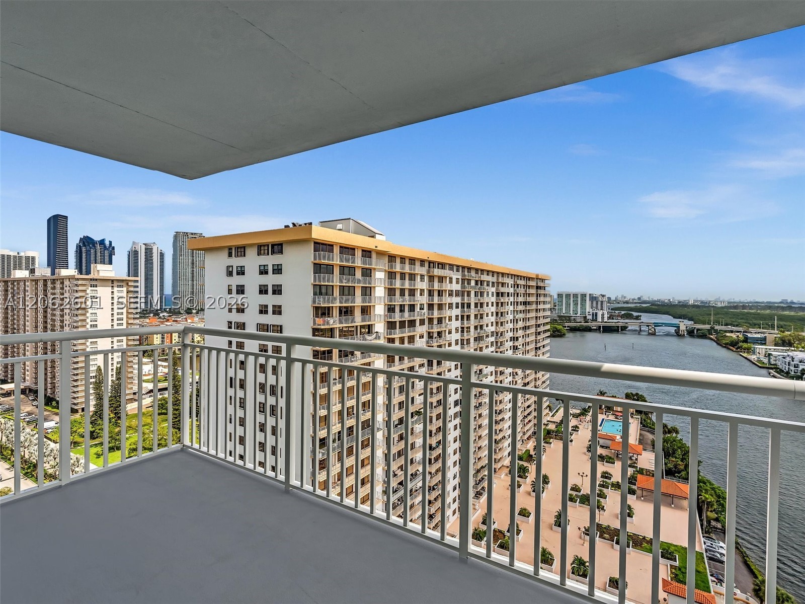 image Winston Towers 50015