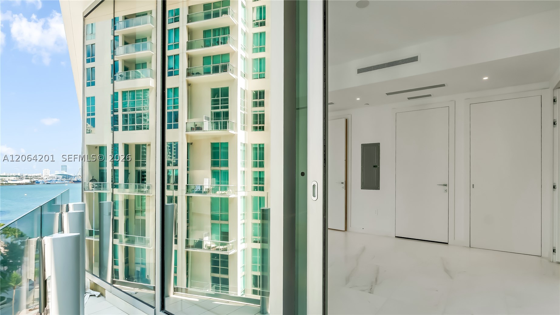 image Aston Martin Residences35