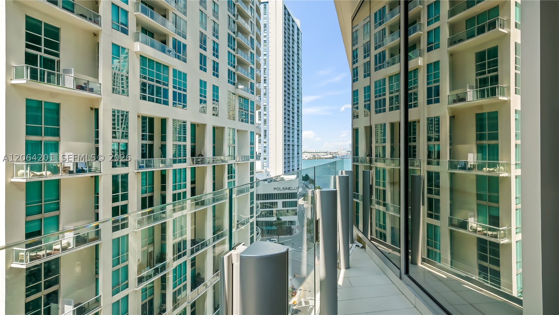 image Aston Martin Residences36