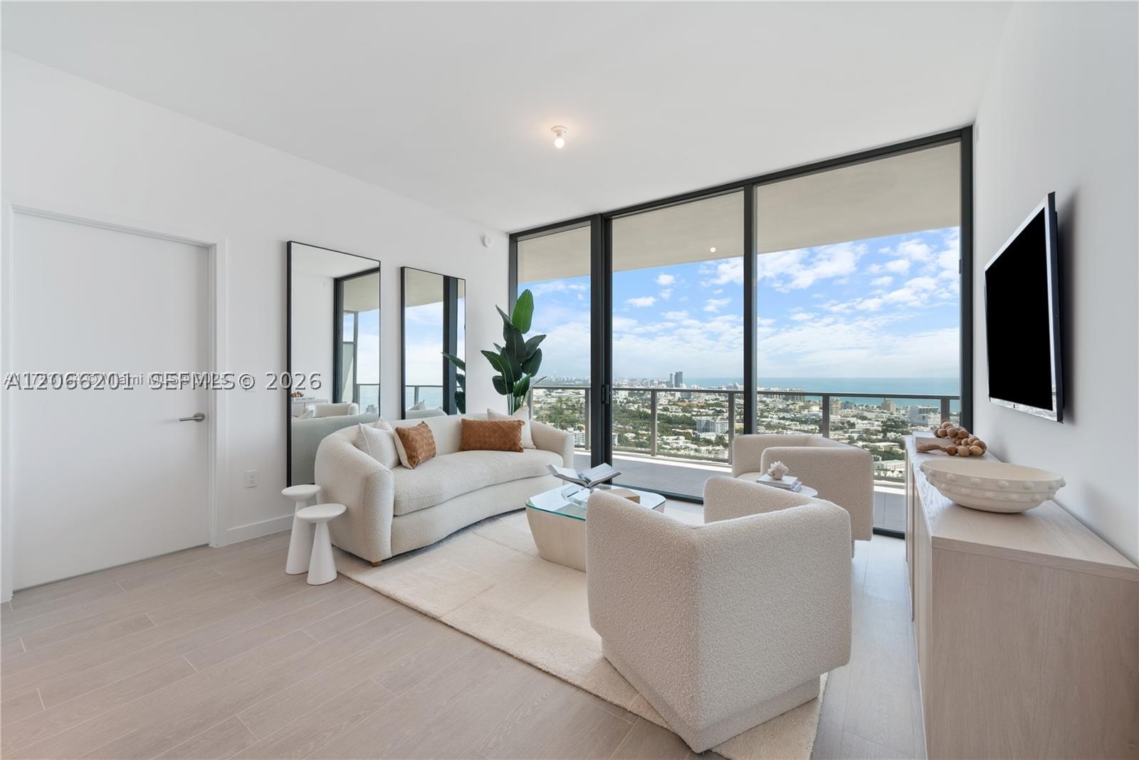 500 Alton #3304