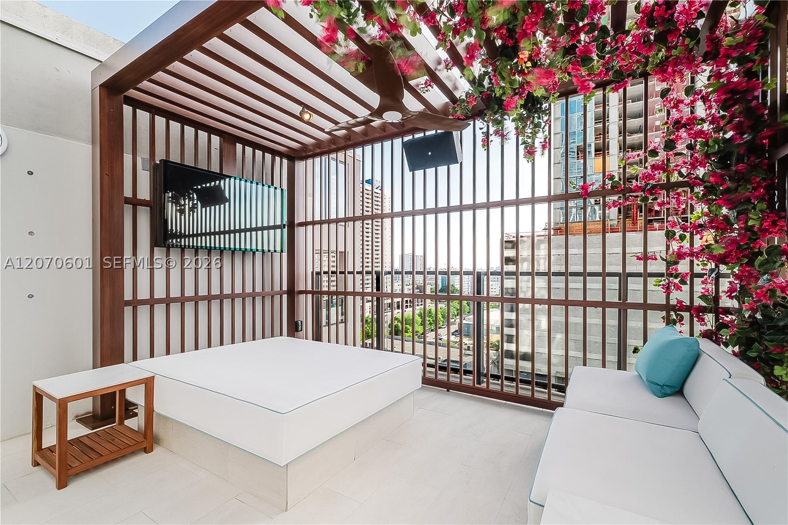 image E11EVEN Hotel & Residences11
