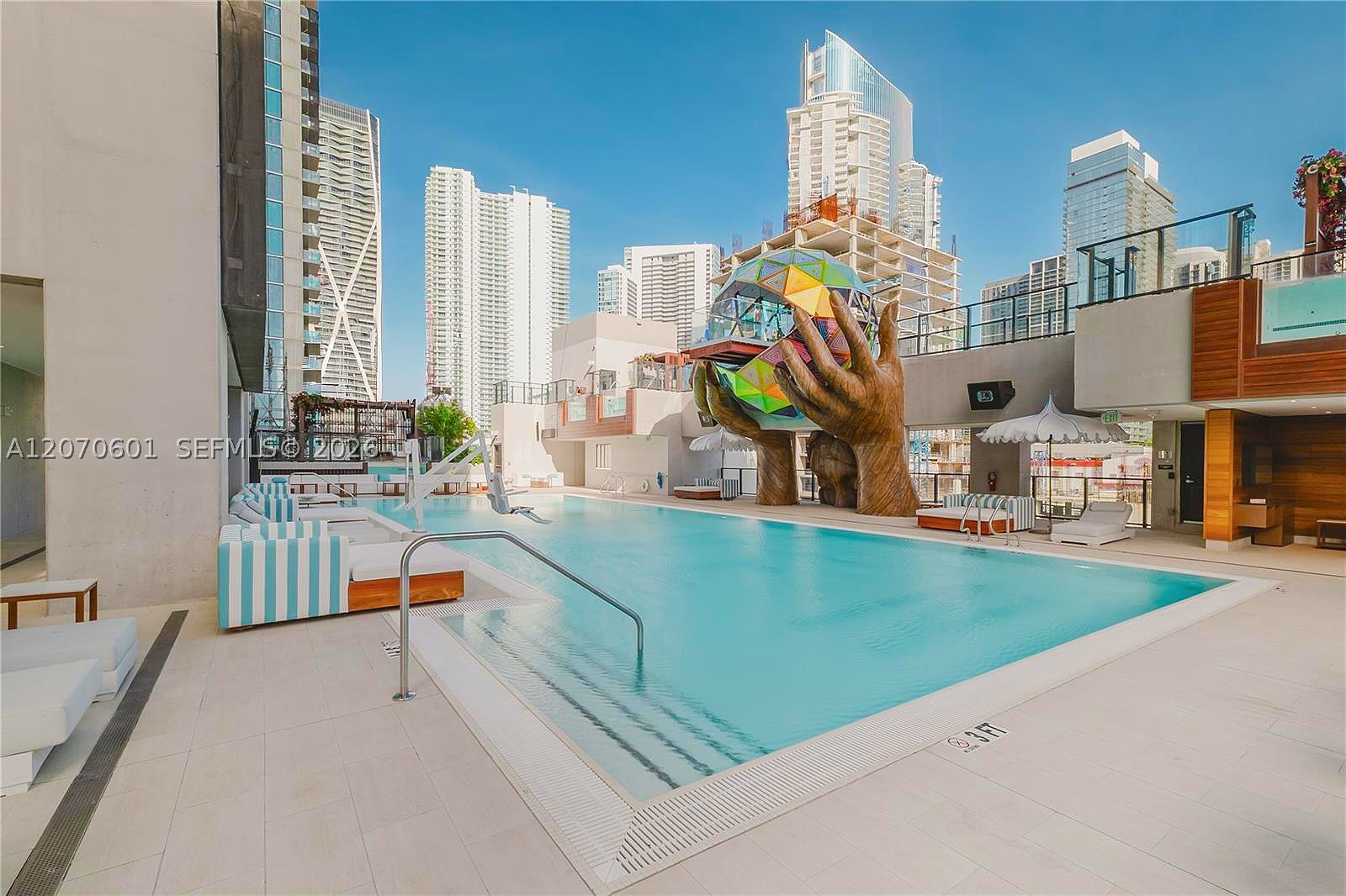 image E11EVEN Hotel & Residences16