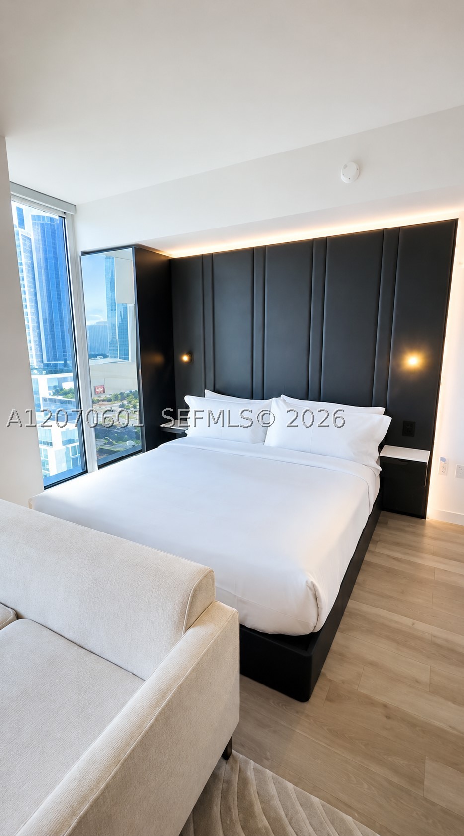 image E11EVEN Hotel & Residences4