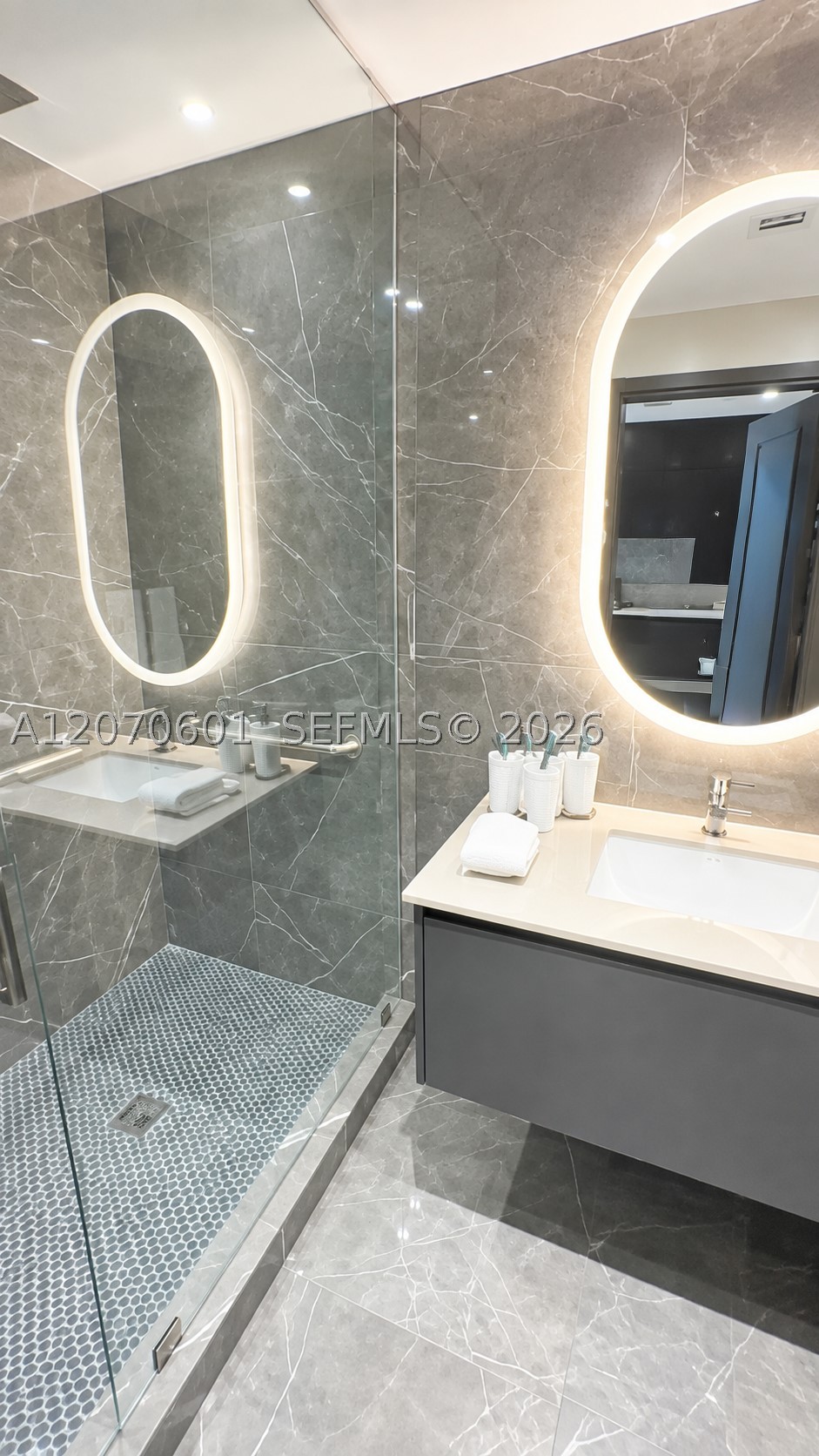 image E11EVEN Hotel & Residences6