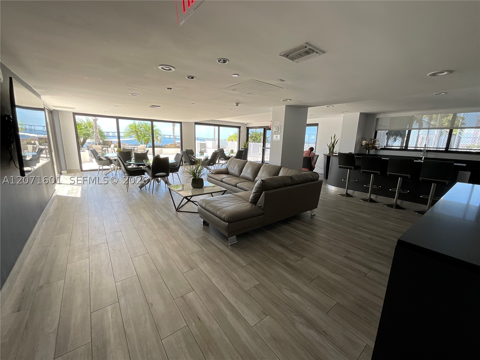 image Brickell Harbour41