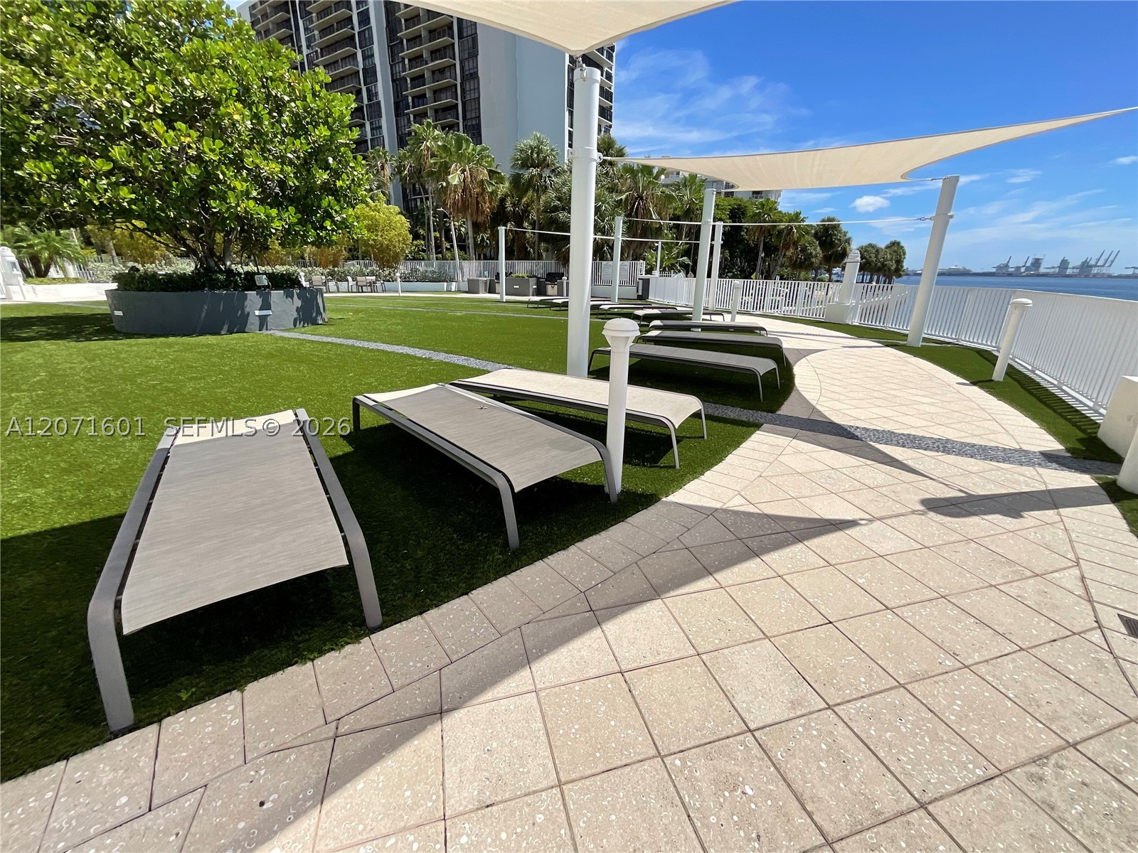 image Brickell Harbour51