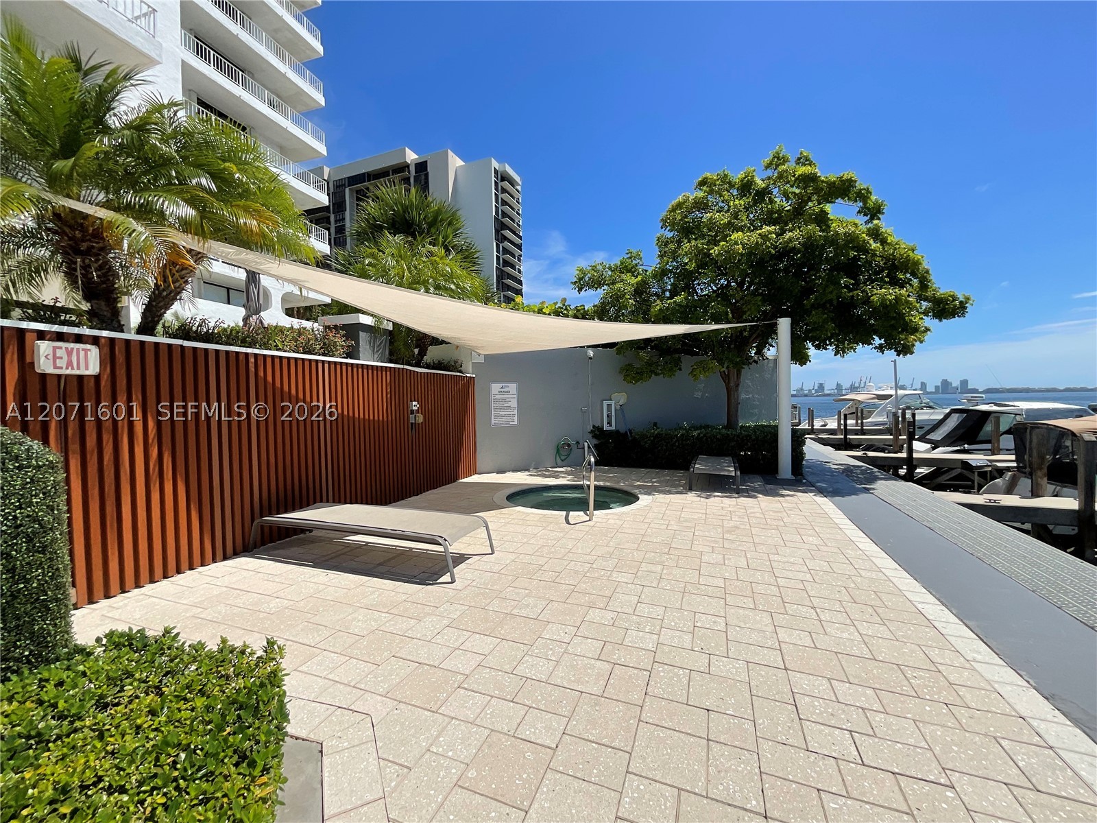 image Brickell Harbour57