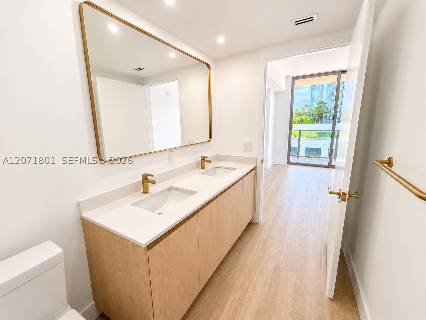 90 NE 32nd St #709 Miami, FL 33127