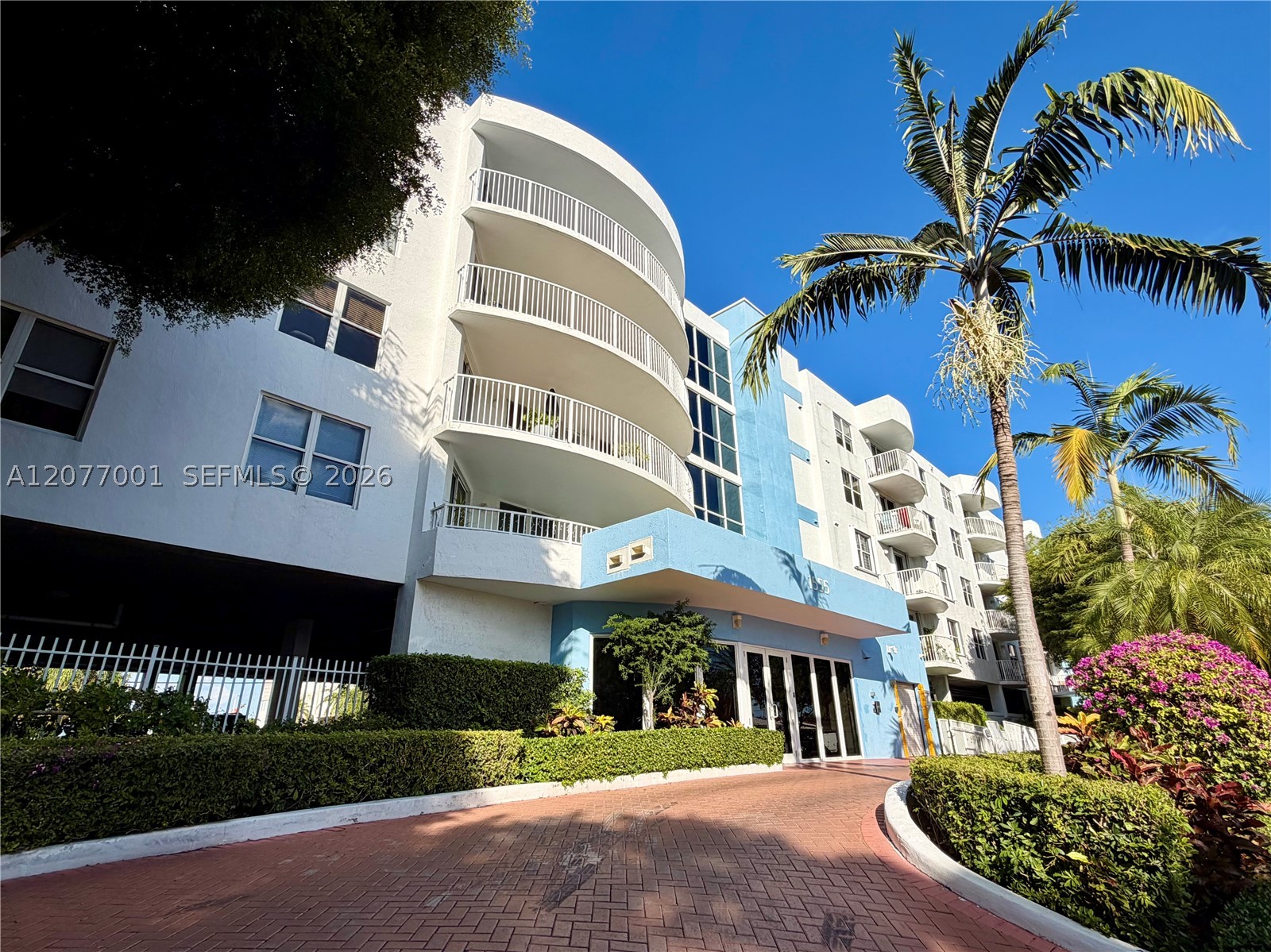 1555 N Treasure Dr #412