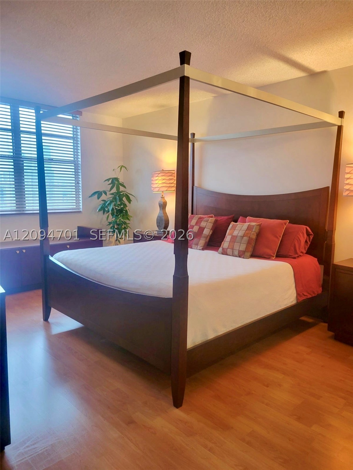 image Arlen House West12