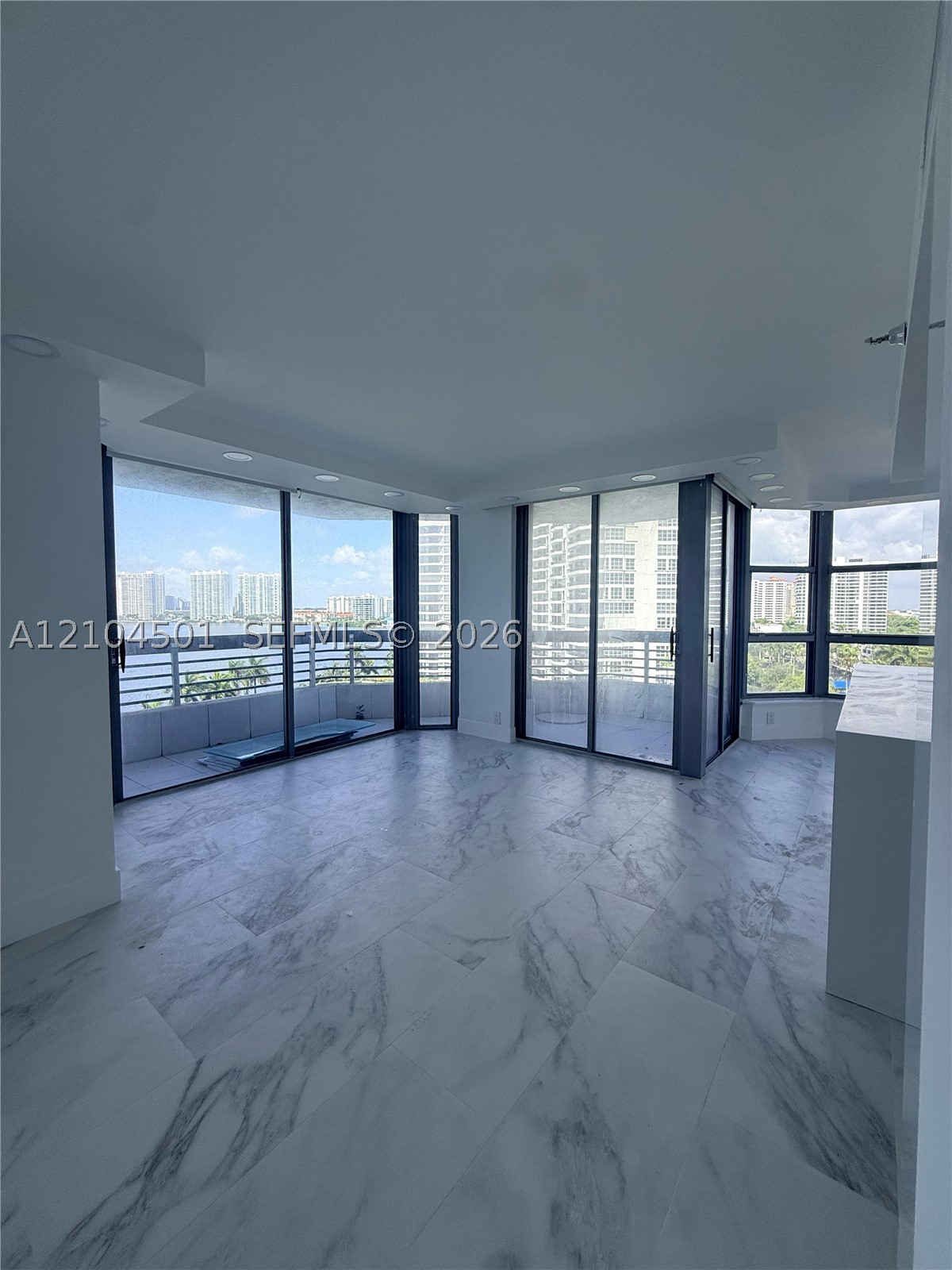 19101 NE 36th Ct #1005 Aventura, FL 33180