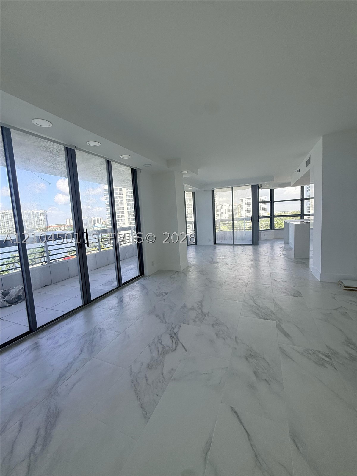 19101 NE 36th Ct #1005 Aventura, FL 33180