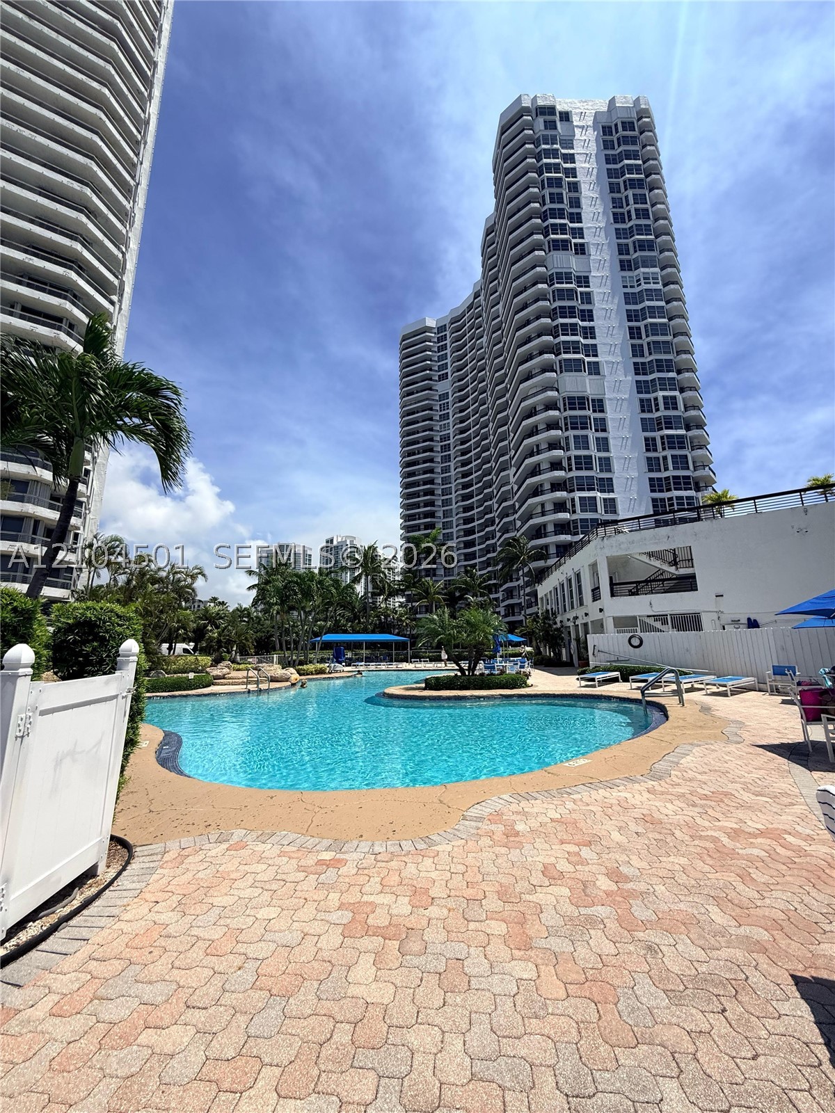 19101 NE 36th Ct #1005 Aventura, FL 33180