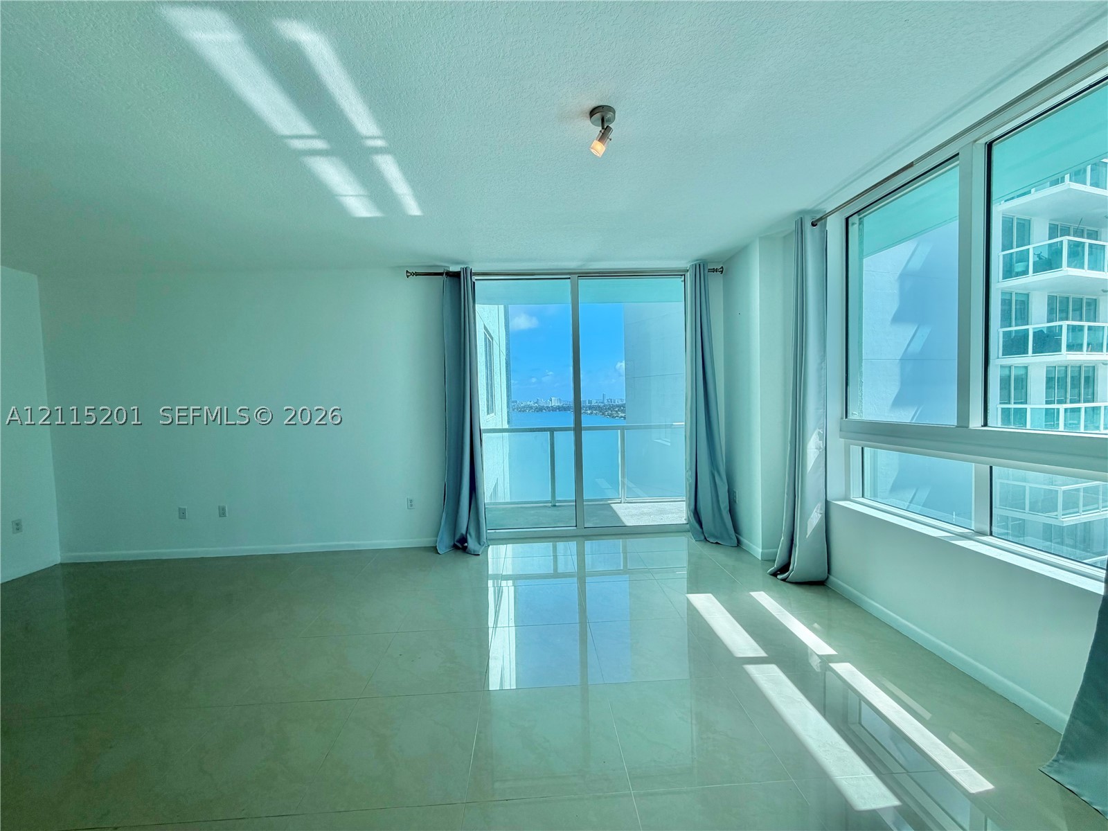 1900 N Bayshore Dr #2205