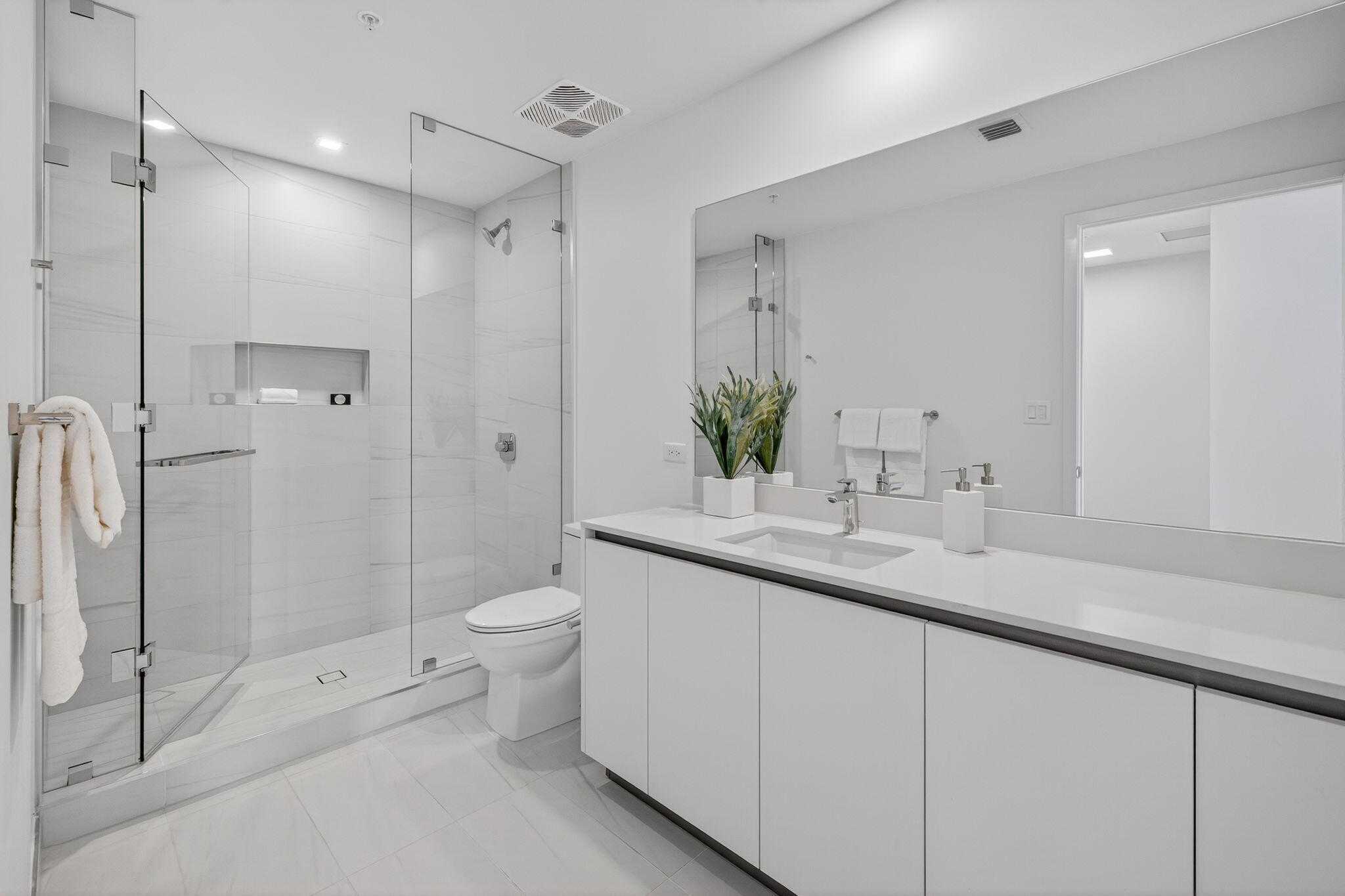 900 N Ocean #1702 Pompano Beach, FL 33062