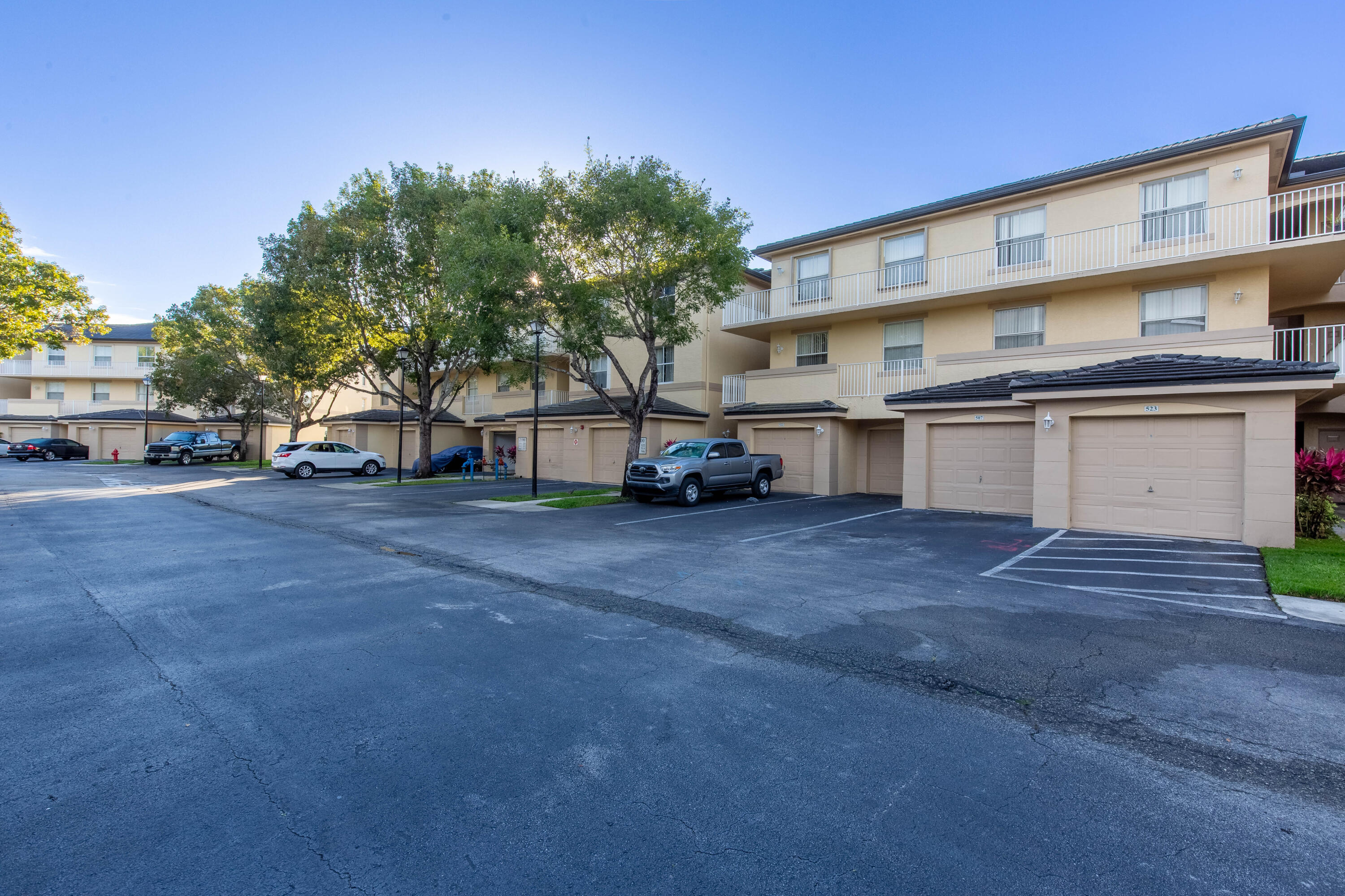 2100 Greenview Shores #505