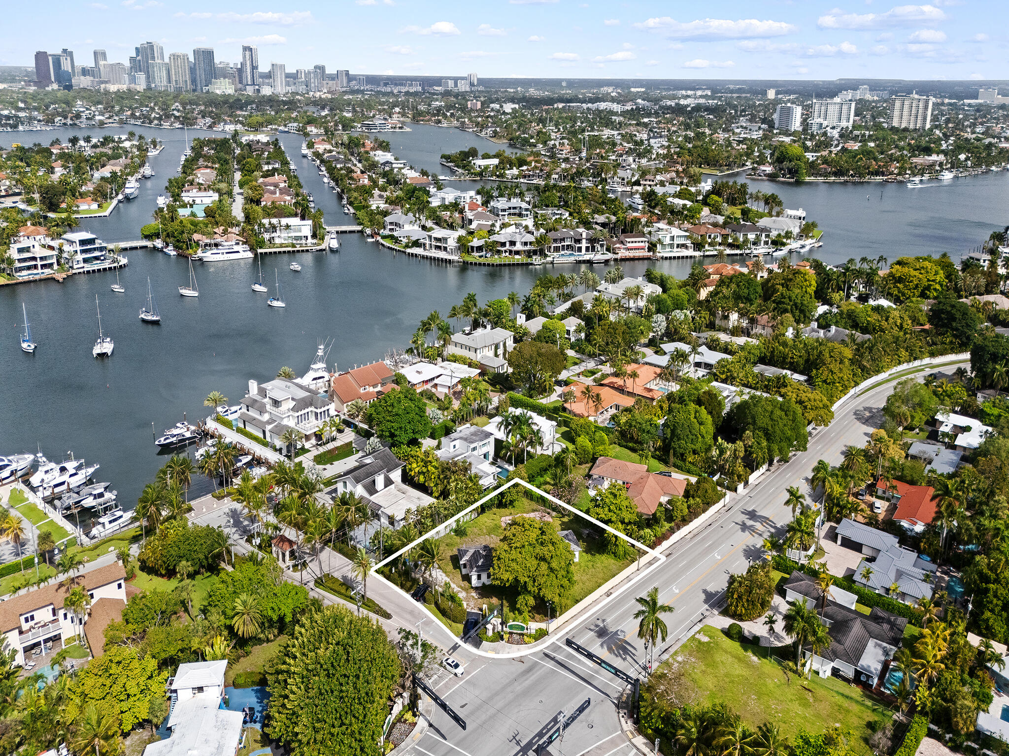 2681 Harbor Bch Fort Lauderdale, FL 33316