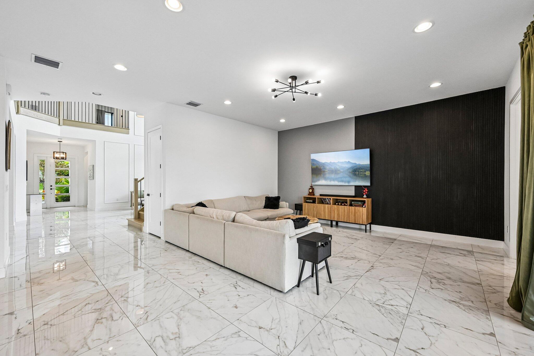 8116 Laurel Falls Boca Raton, FL 33496