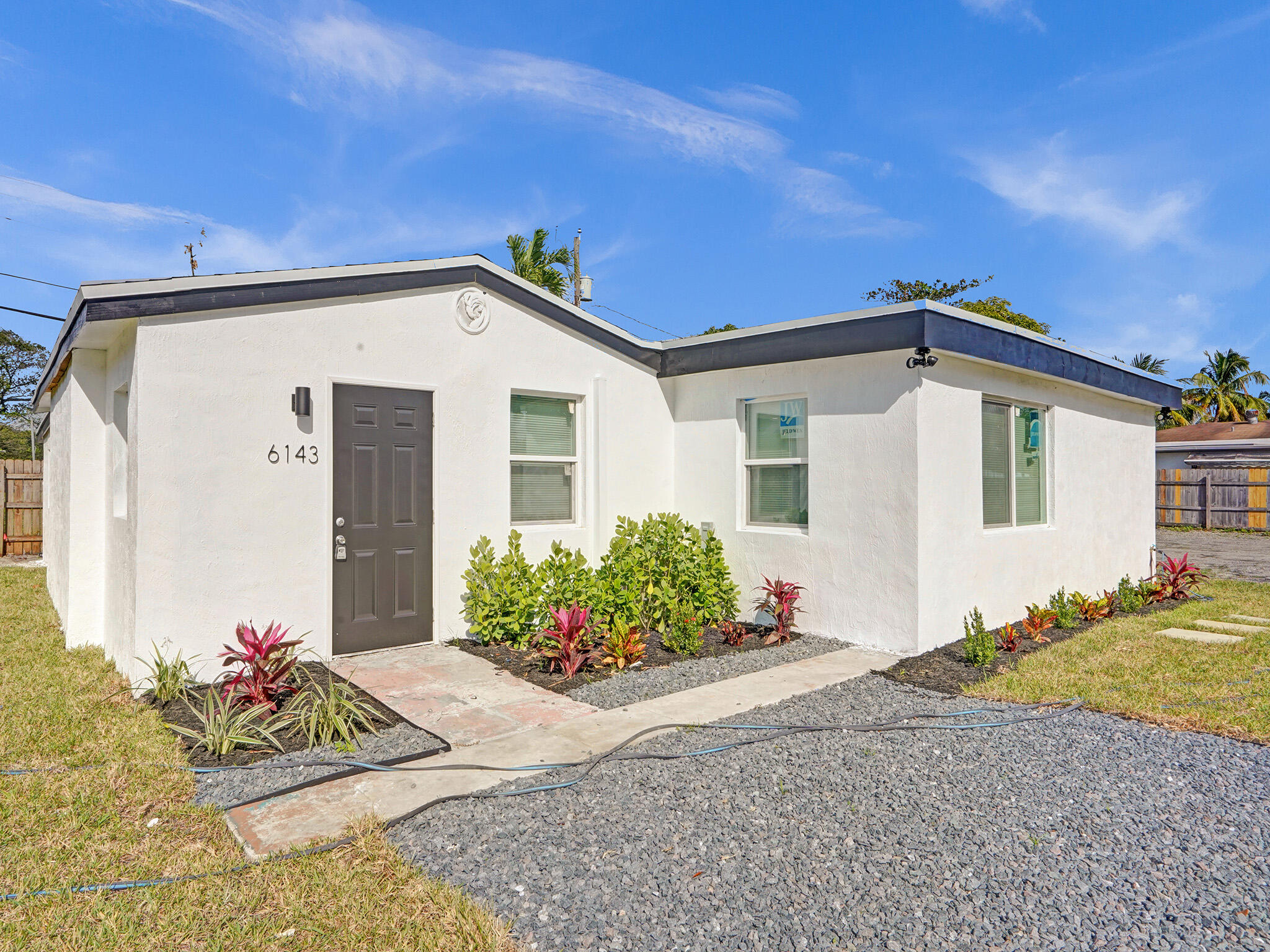 6143 SW 40th