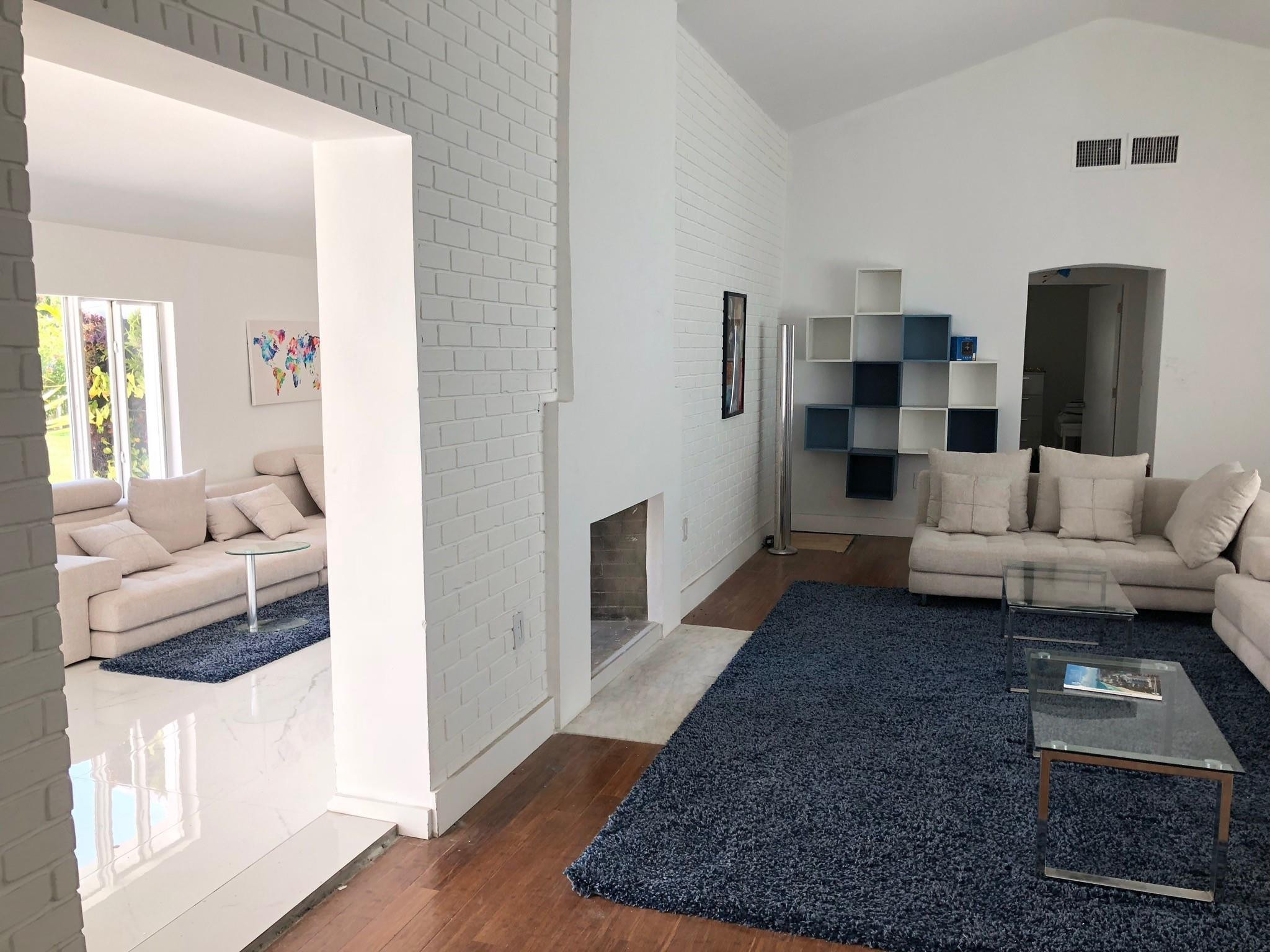 9007 NE 10th Miami, FL 33138