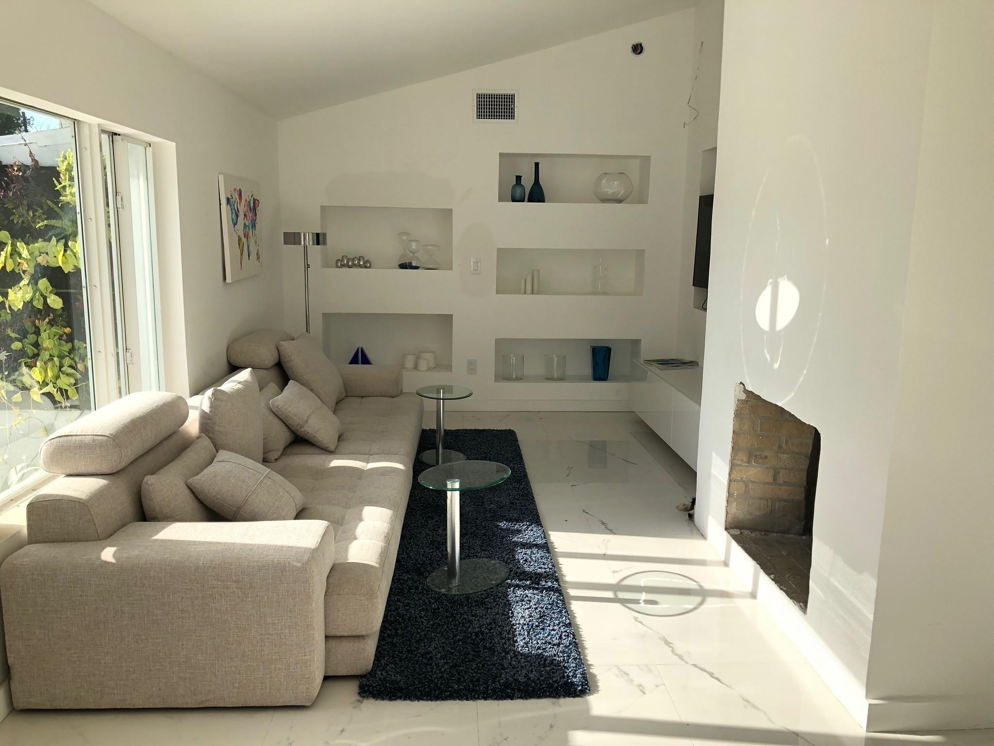 9007 NE 10th Miami, FL 33138