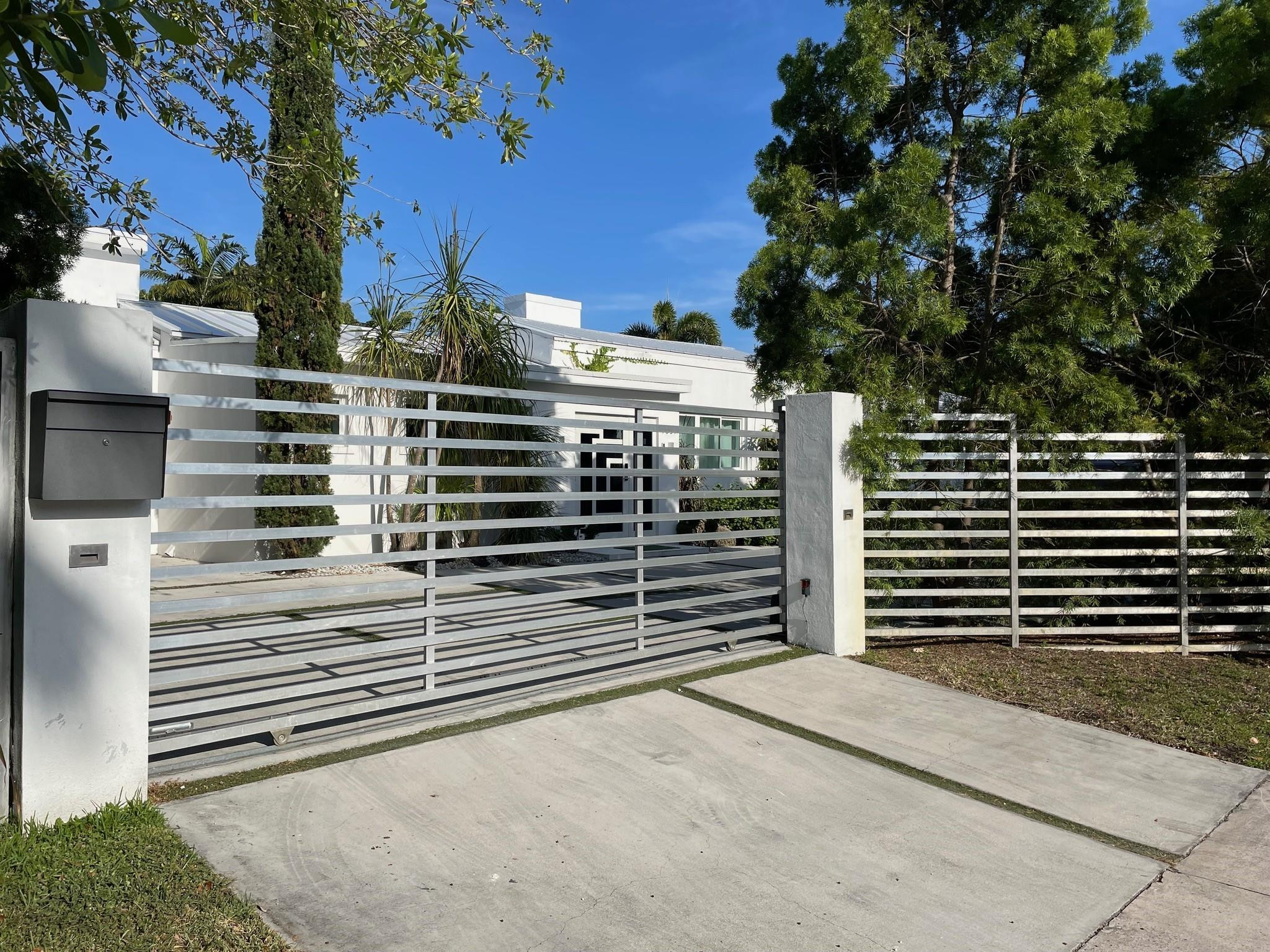 9007 NE 10th Miami, FL 33138