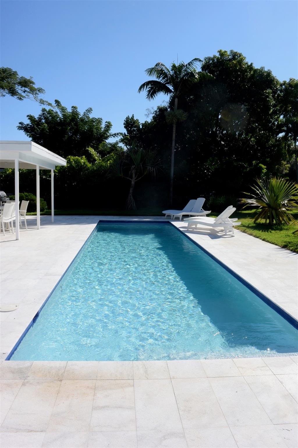 9007 NE 10th Miami, FL 33138