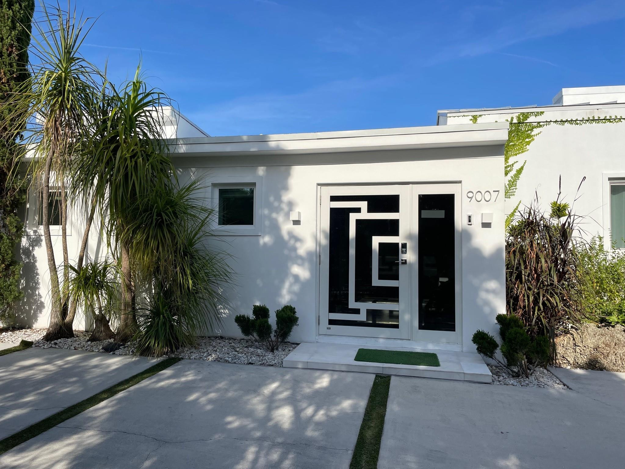 9007 NE 10th Miami, FL 33138