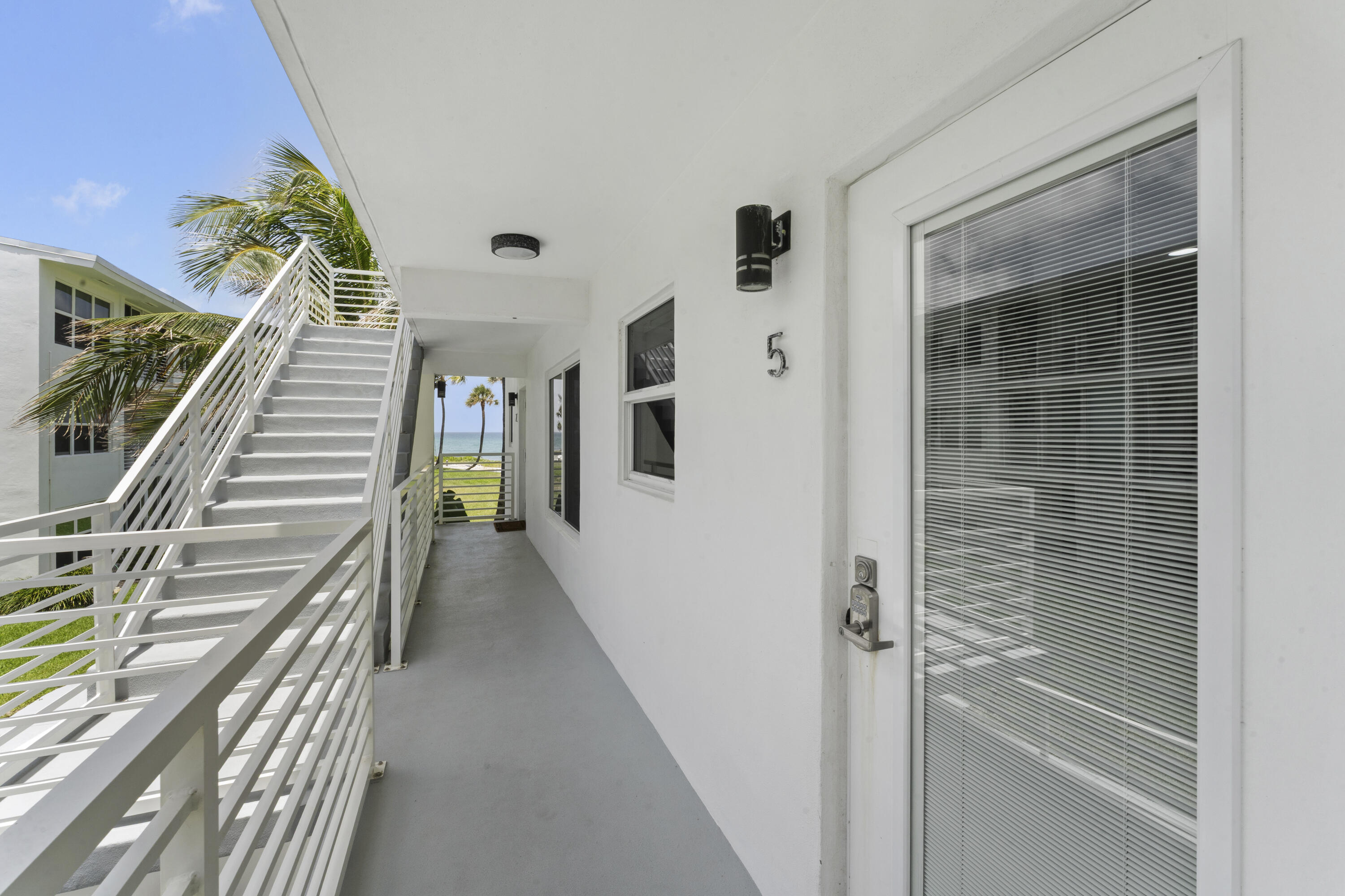 1041 Hillsboro Mile #5