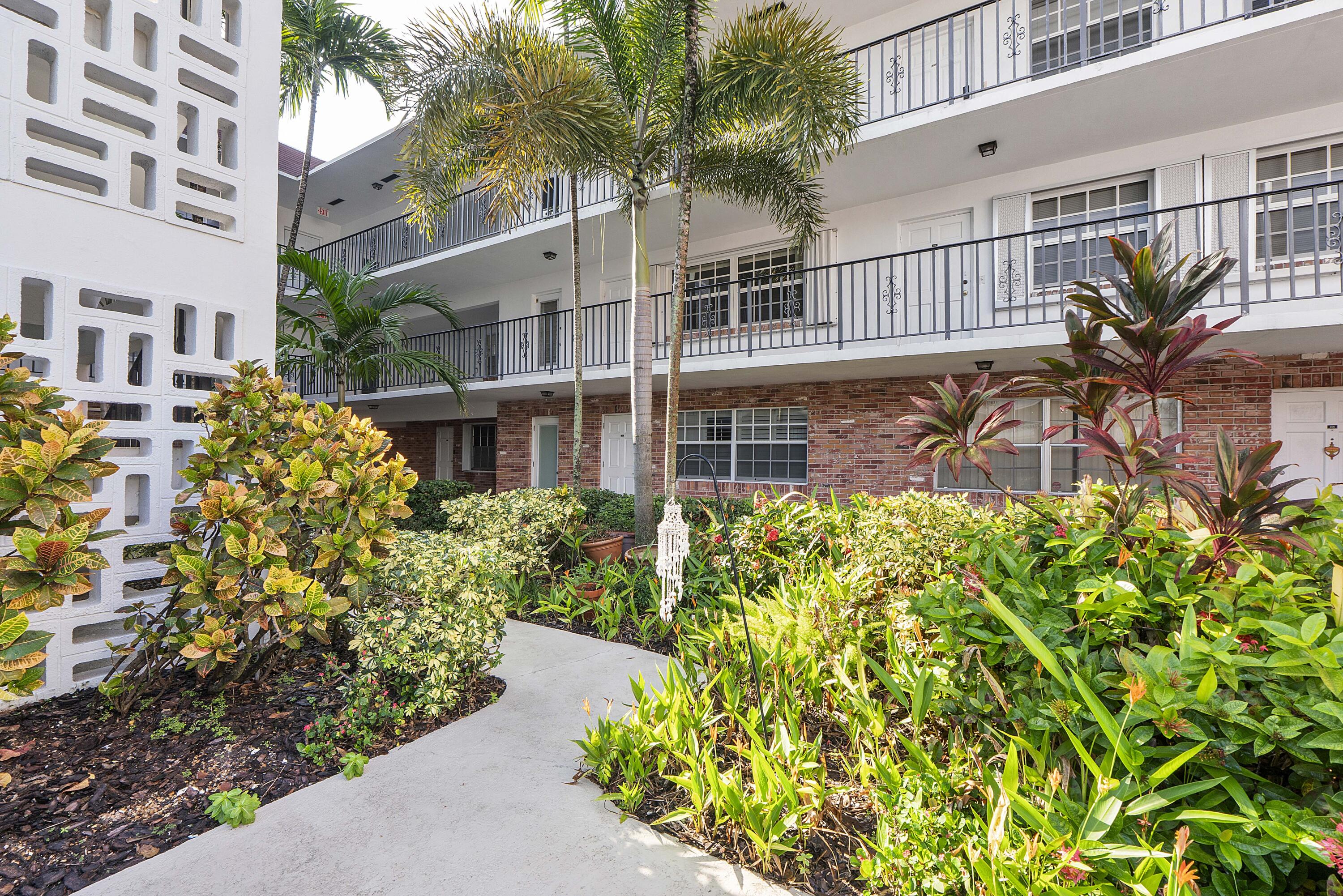 2424 NE 9th St #305