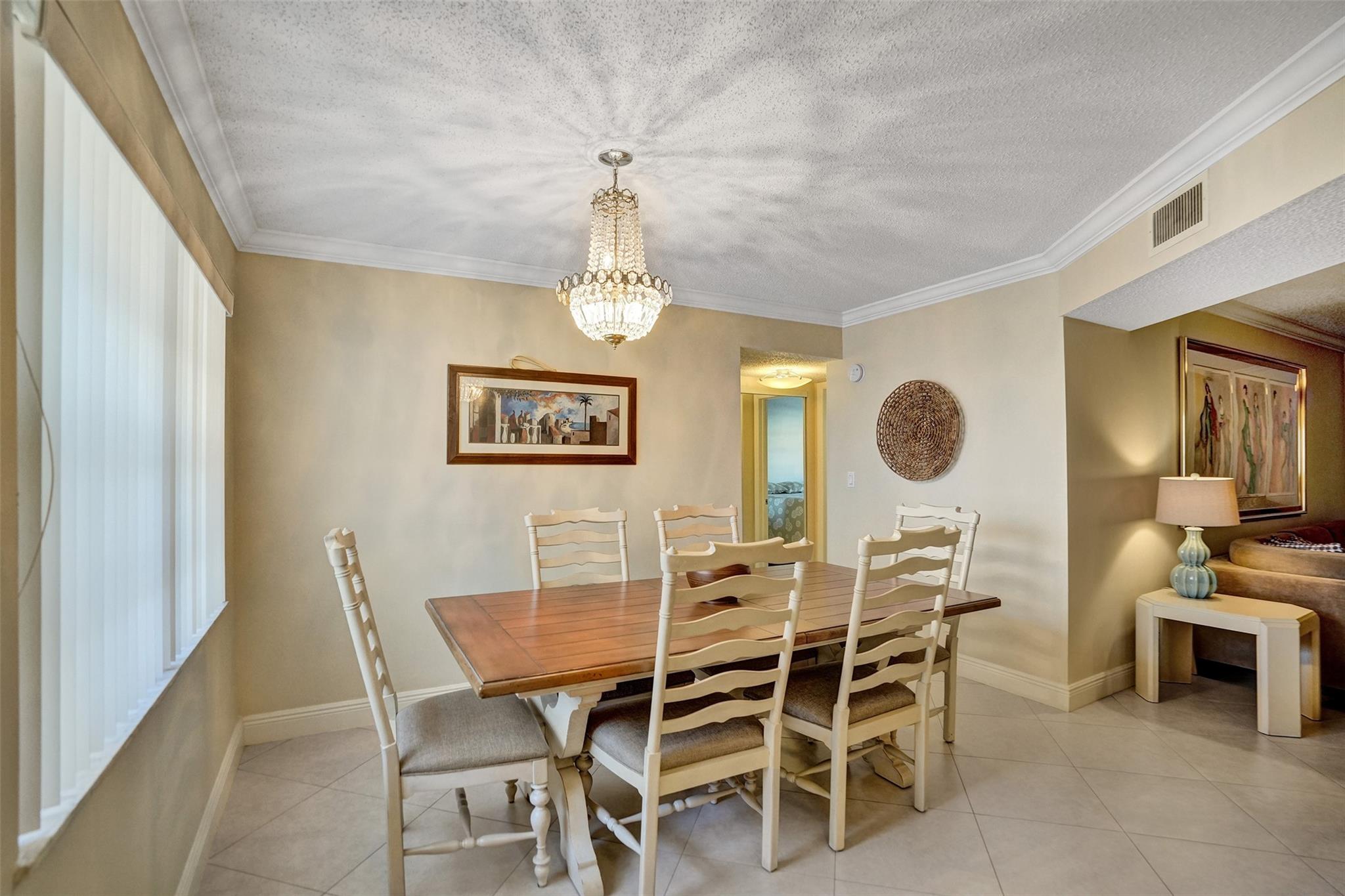 4270 NW 40th St #211,Lauderdale Lakes, FL 33319