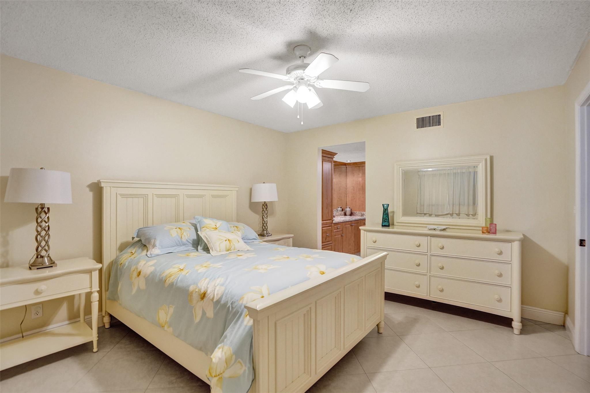 4270 NW 40th St #211,Lauderdale Lakes, FL 33319