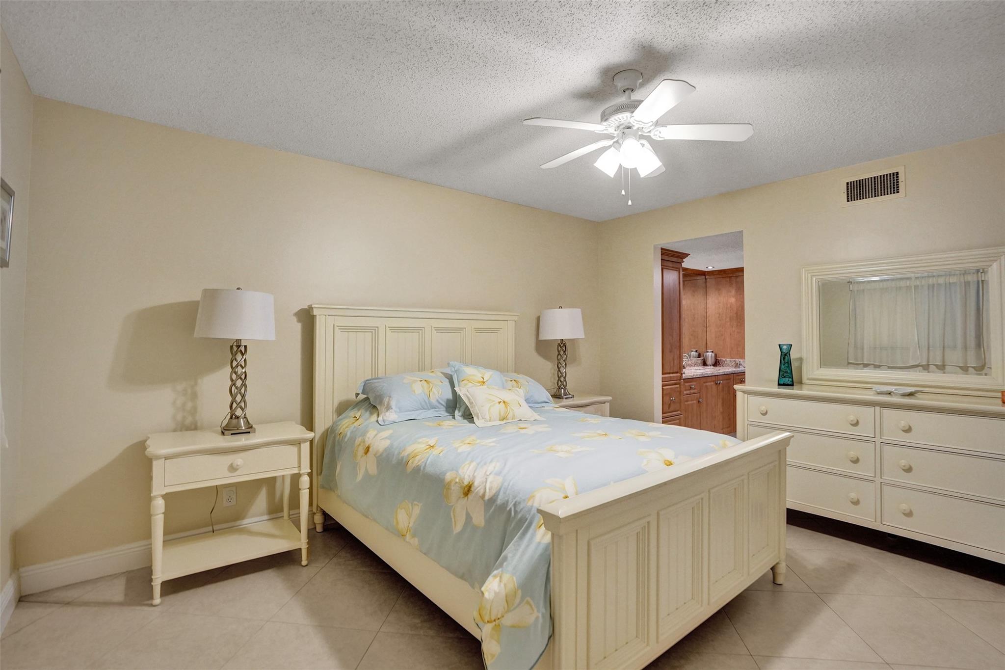 4270 NW 40th St #211,Lauderdale Lakes, FL 33319