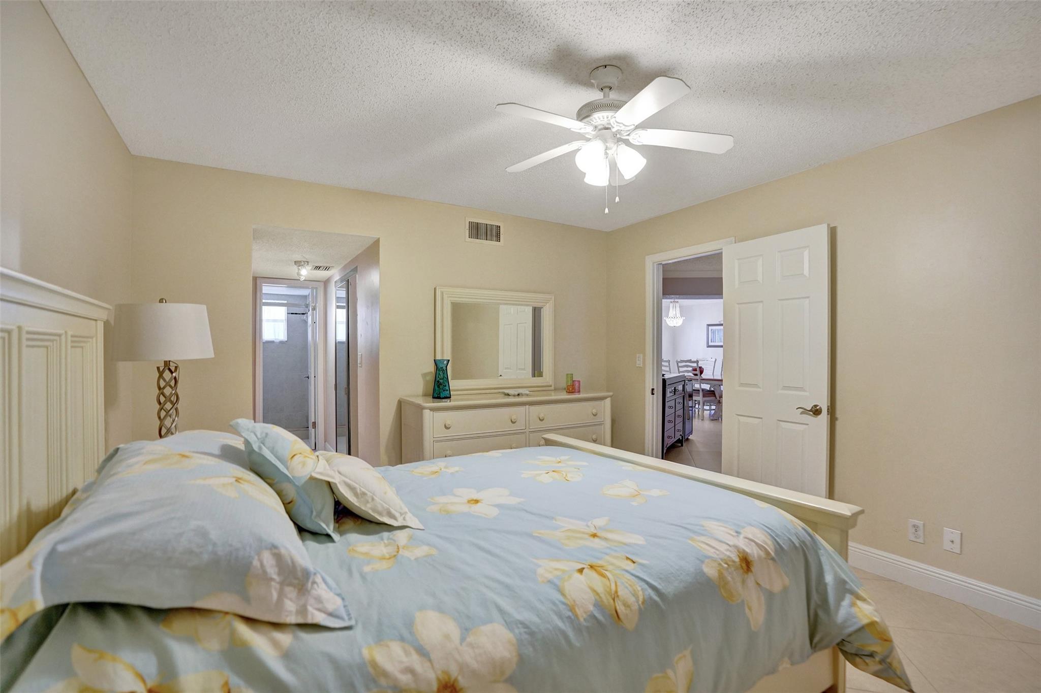 4270 NW 40th St #211,Lauderdale Lakes, FL 33319