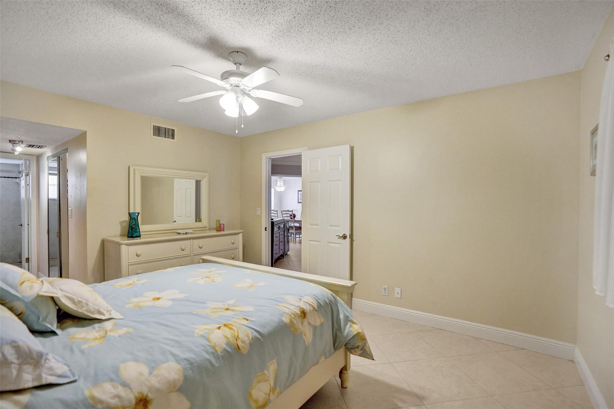 4270 NW 40th St #211,Lauderdale Lakes, FL 33319