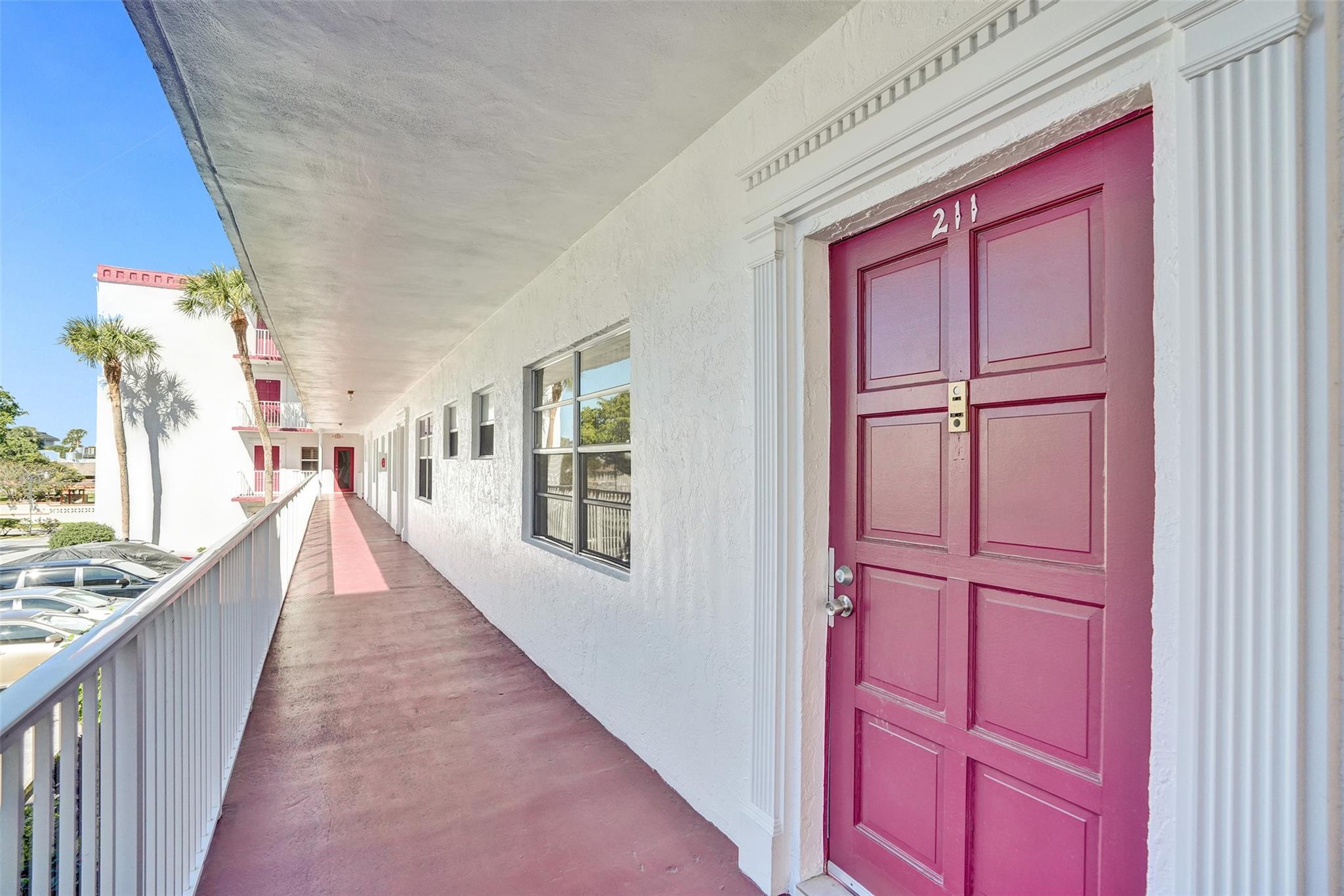 4270 NW 40th St #211,Lauderdale Lakes, FL 33319