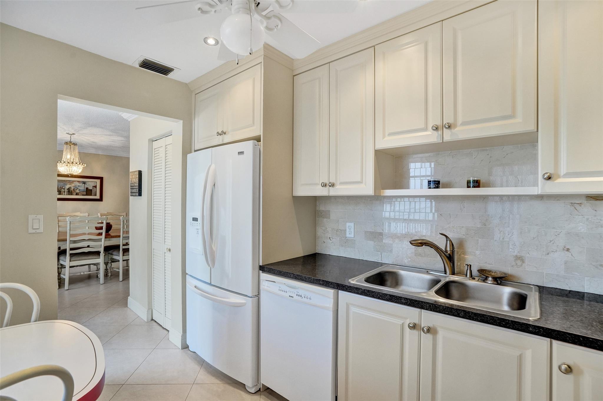 4270 NW 40th St #211,Lauderdale Lakes, FL 33319