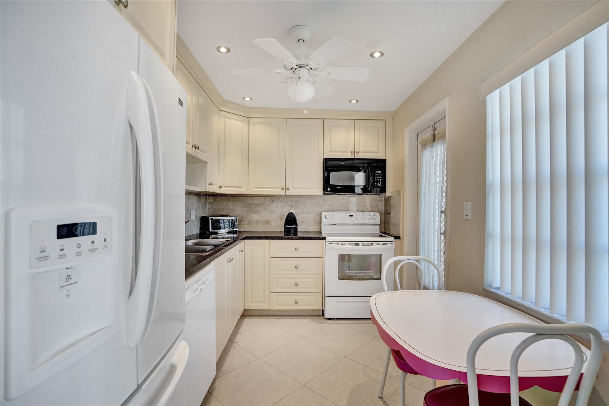 4270 NW 40th St #211,Lauderdale Lakes, FL 33319