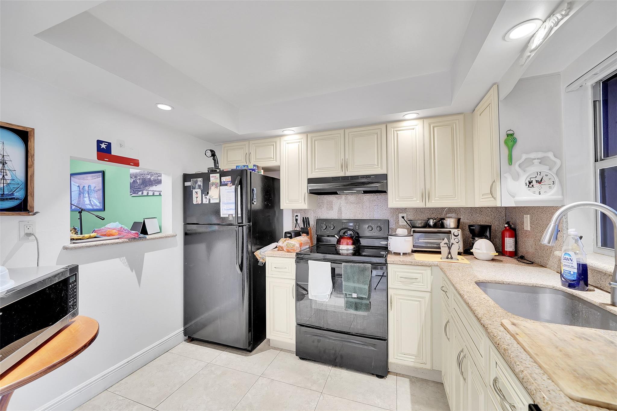 9401 Sunrise Lks Blvd #111