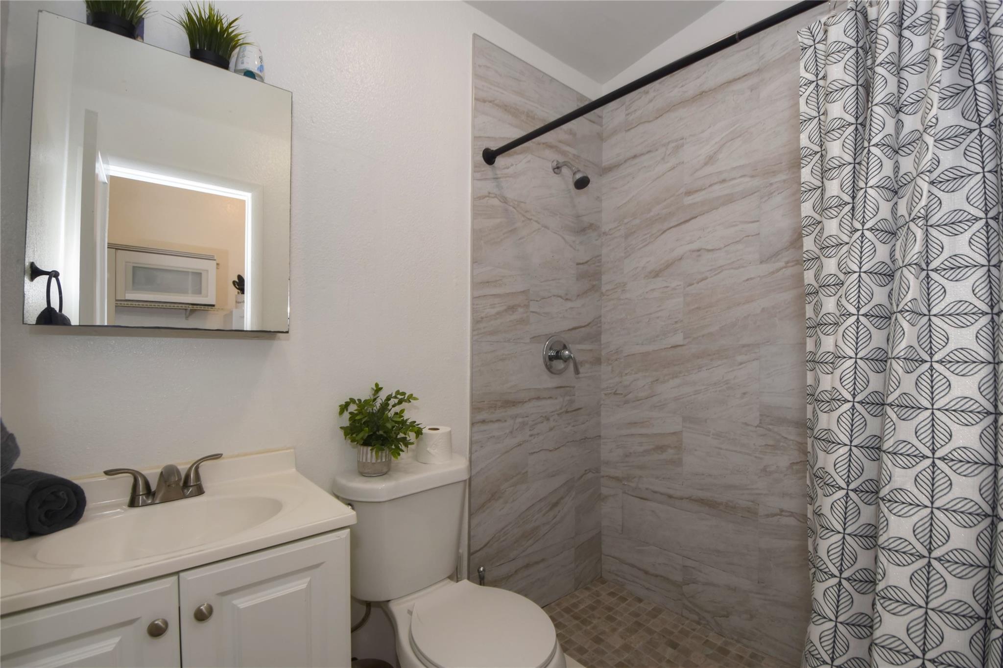 1050 NE 82nd St Miami, FL 33138