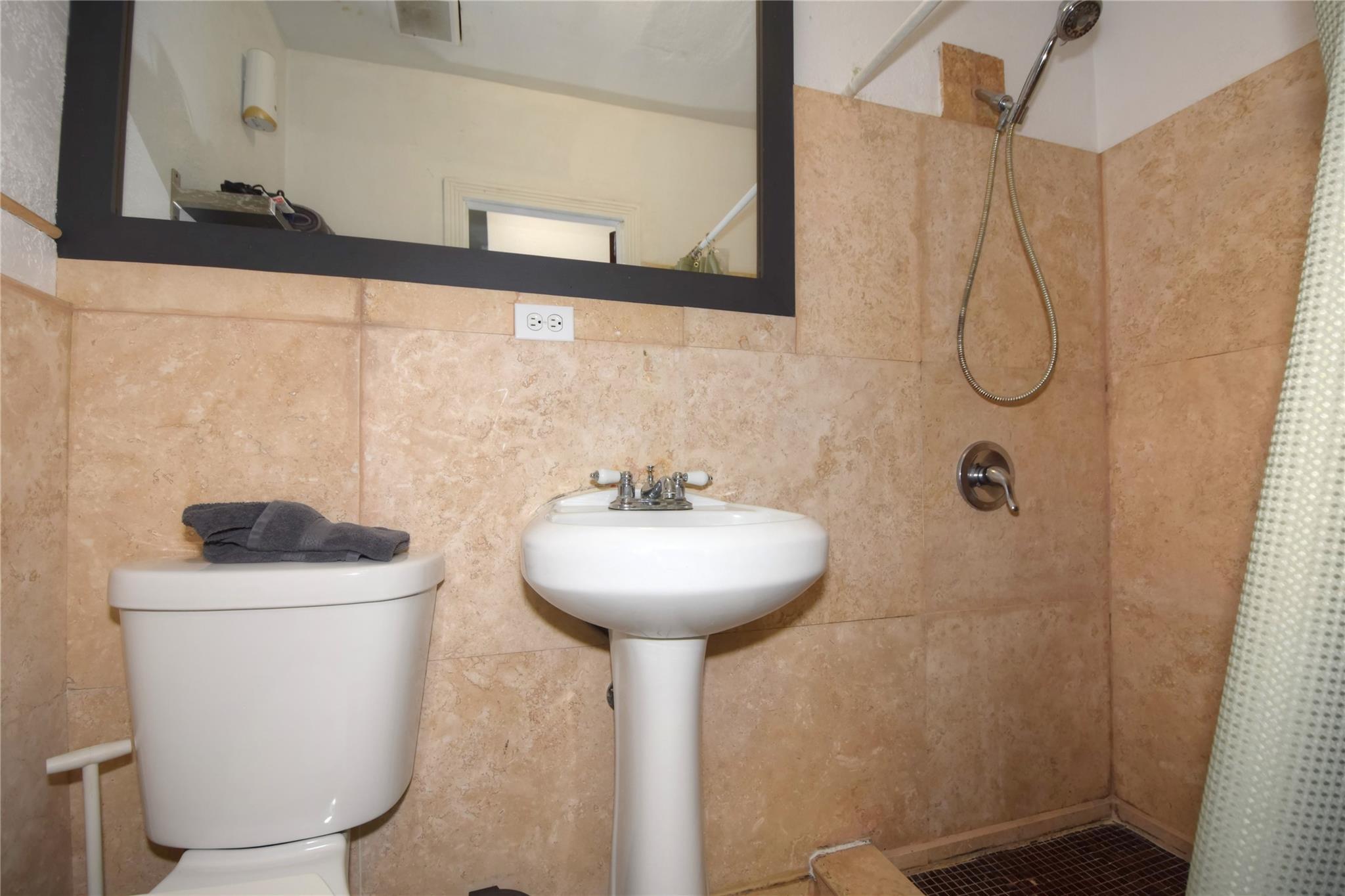 1050 NE 82nd St Miami, FL 33138