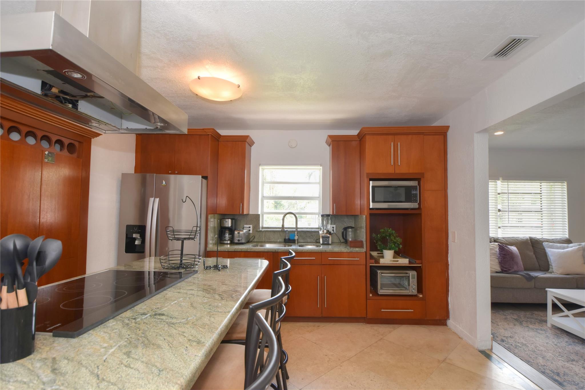 1050 NE 82nd St Miami, FL 33138