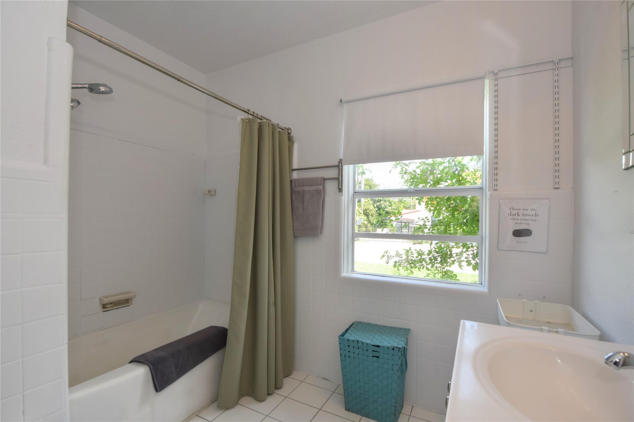 1050 NE 82nd St Miami, FL 33138