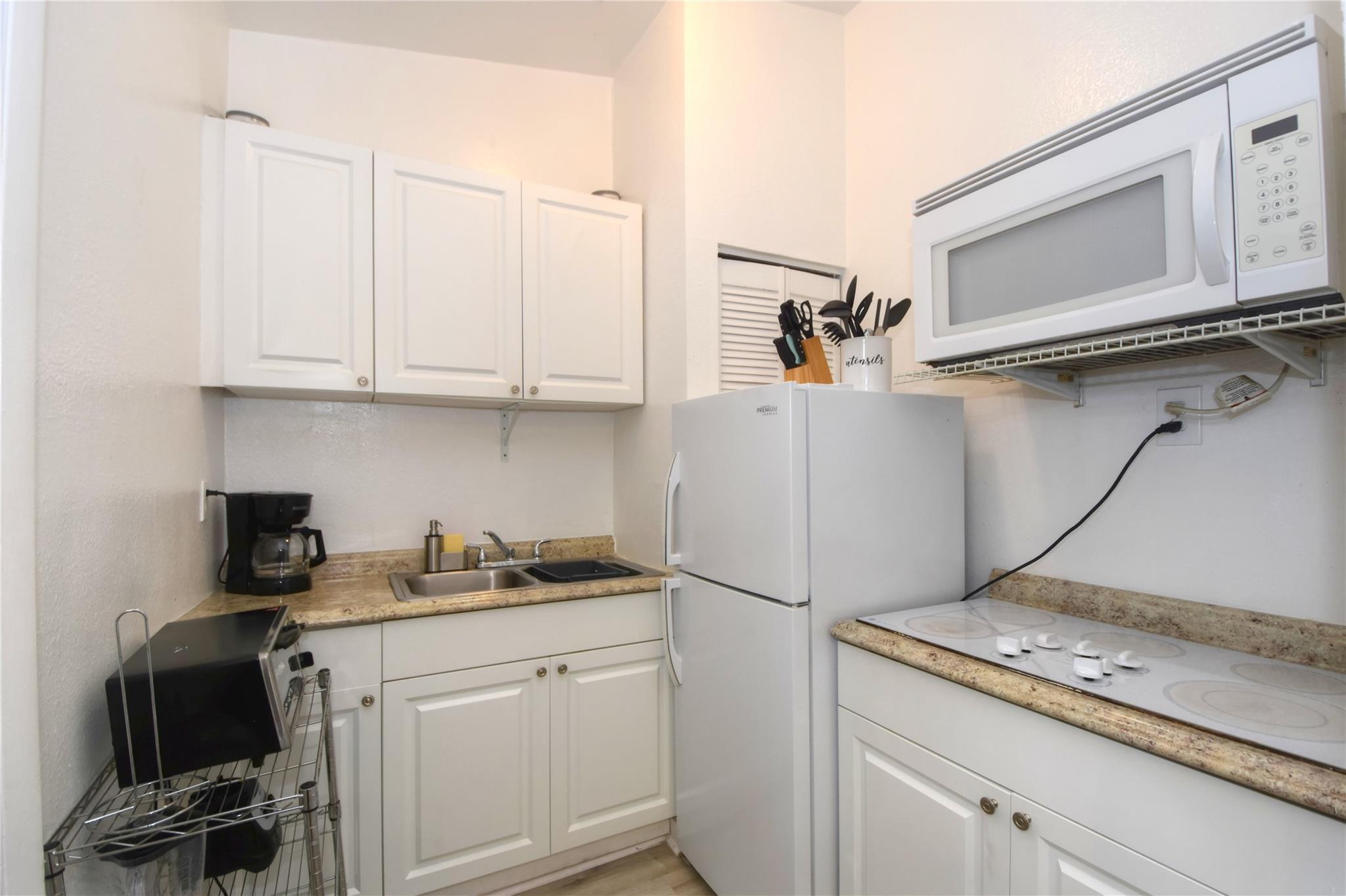 1050 NE 82nd St Miami, FL 33138