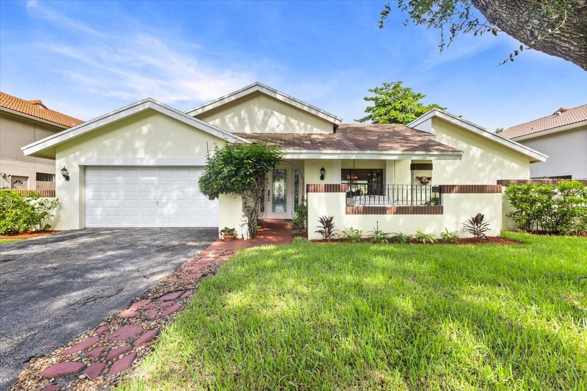 5715 SW 87th Ave