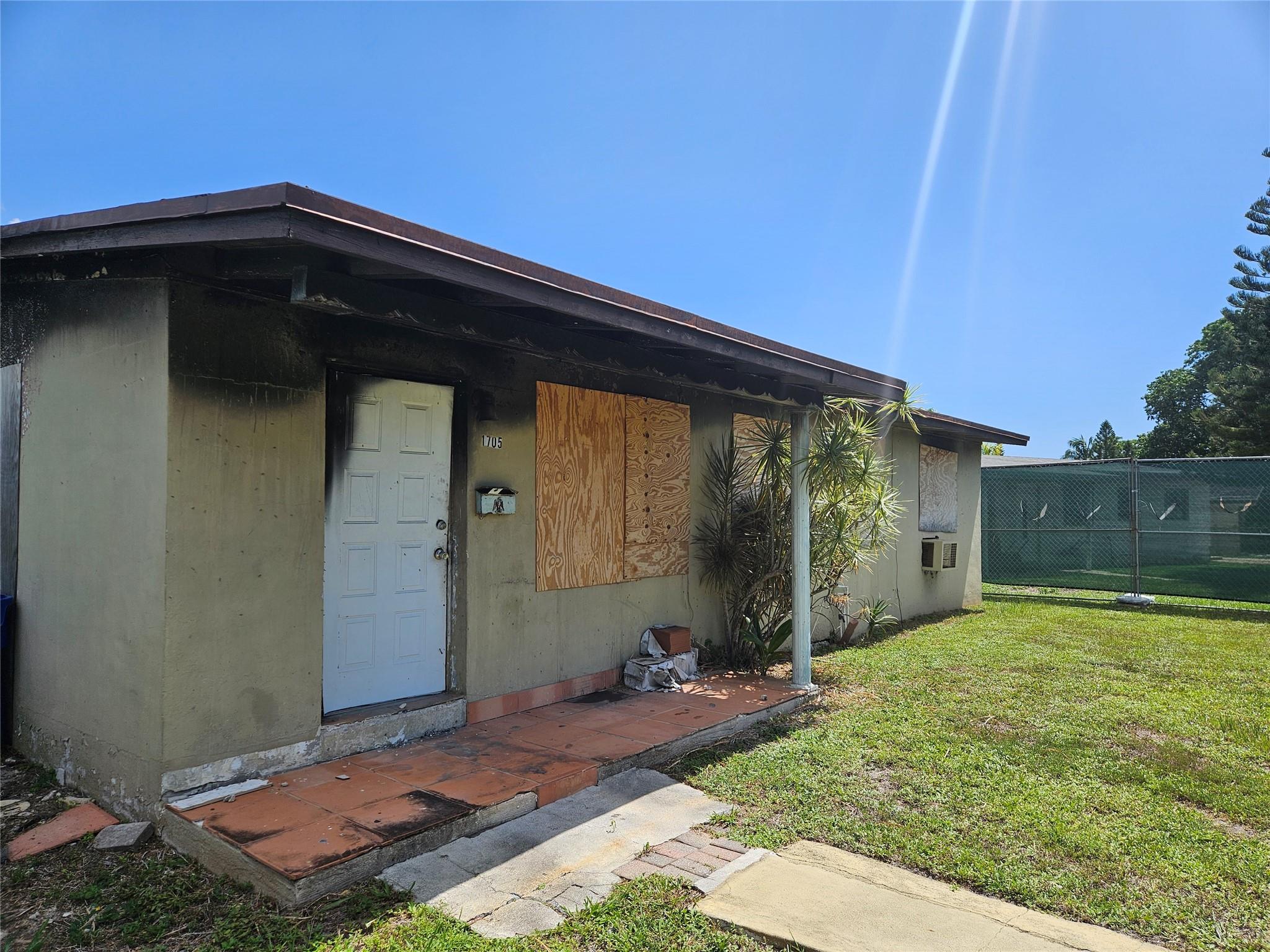 1705 NW 15th St